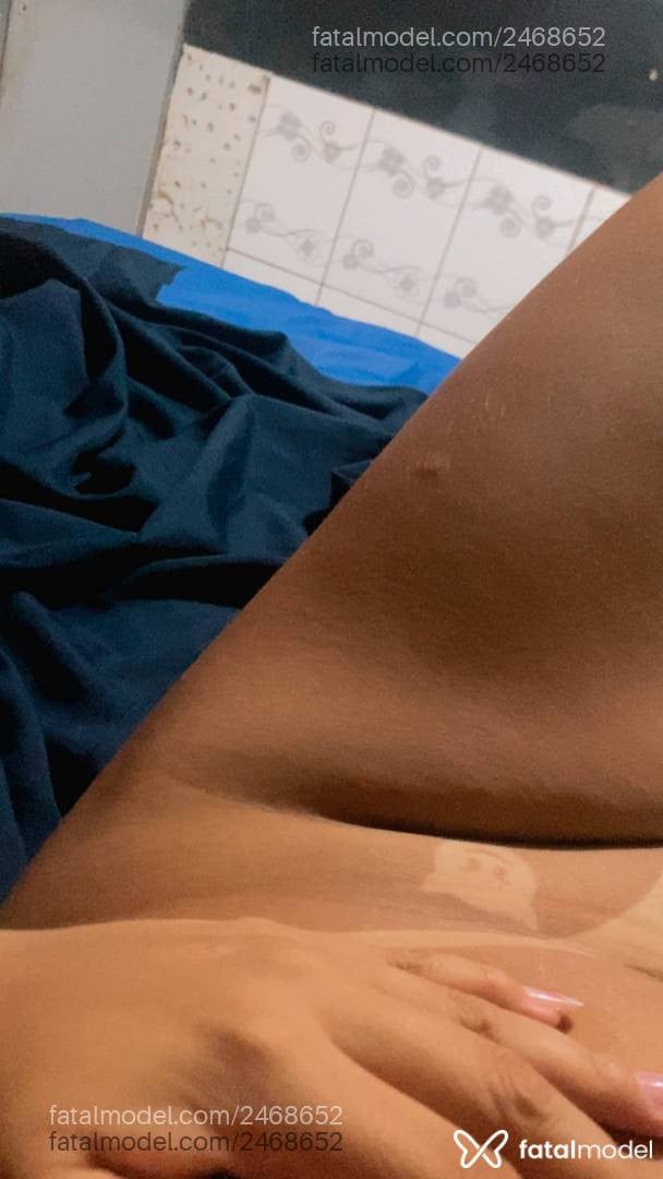 Acompanhante mulher morena (o) de olhos pretos - Lili índinha