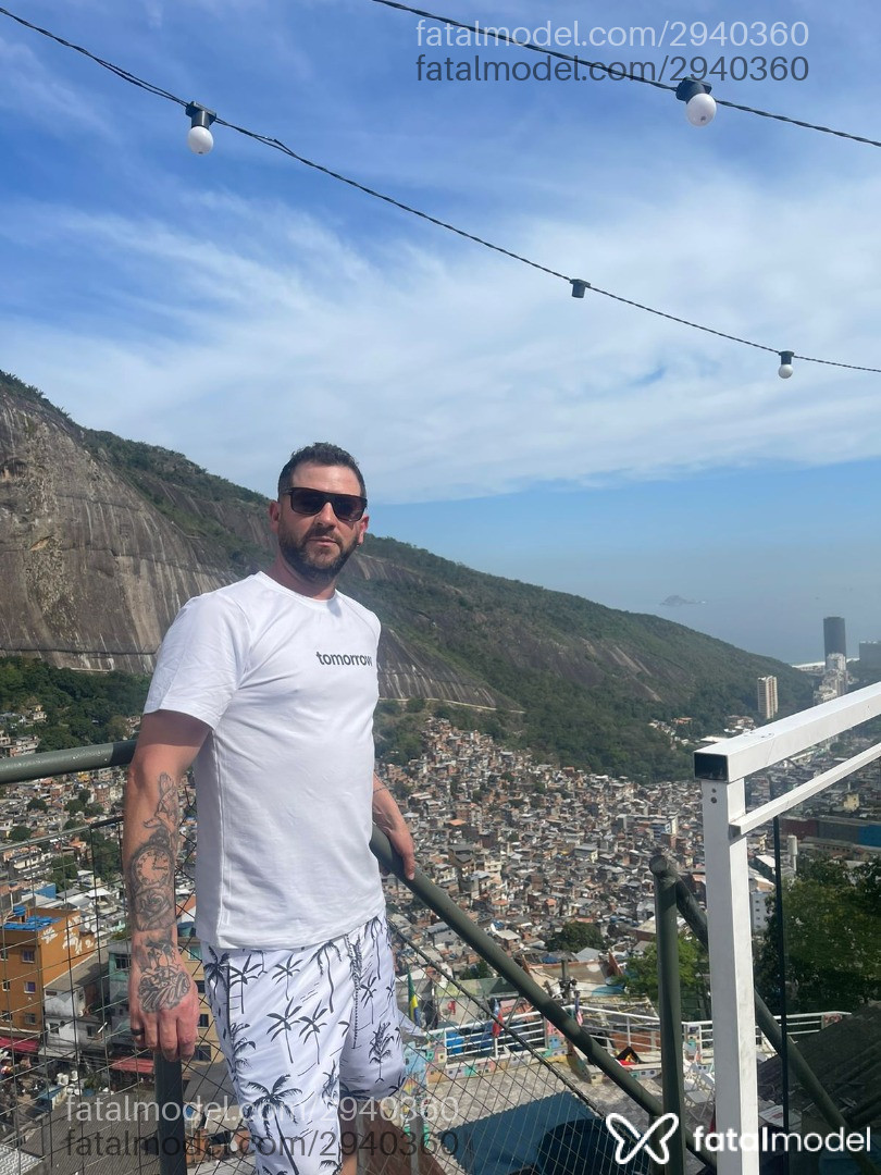 Acompanhante homem com cabelo castanho de olhos castanhos em Tramandaí Acompanhante homem com cabelo castanho de olhos castanhos em Tramandaí - Thiago