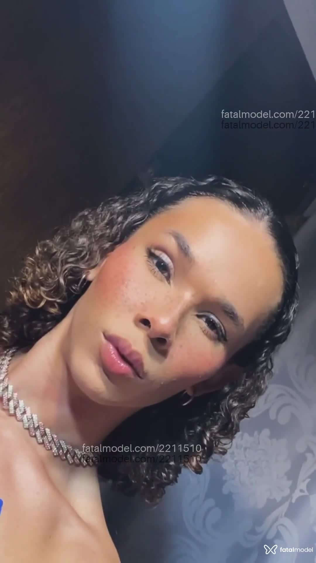 Acompanhante mulher trans com cabelo castanho de olhos castanhos em Ribeirão Preto - Sabrina Sabino