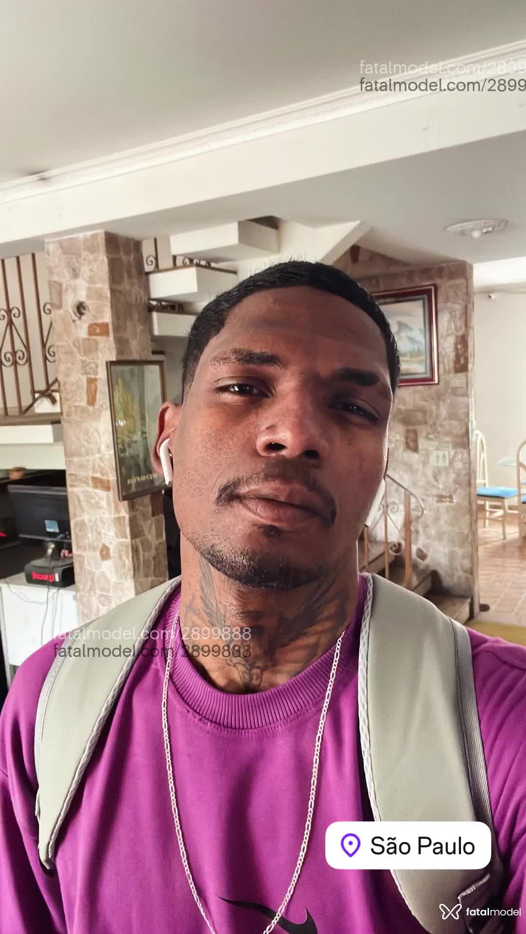Acompanhante homem morena (o) de olhos castanhos em São Paulo - Black