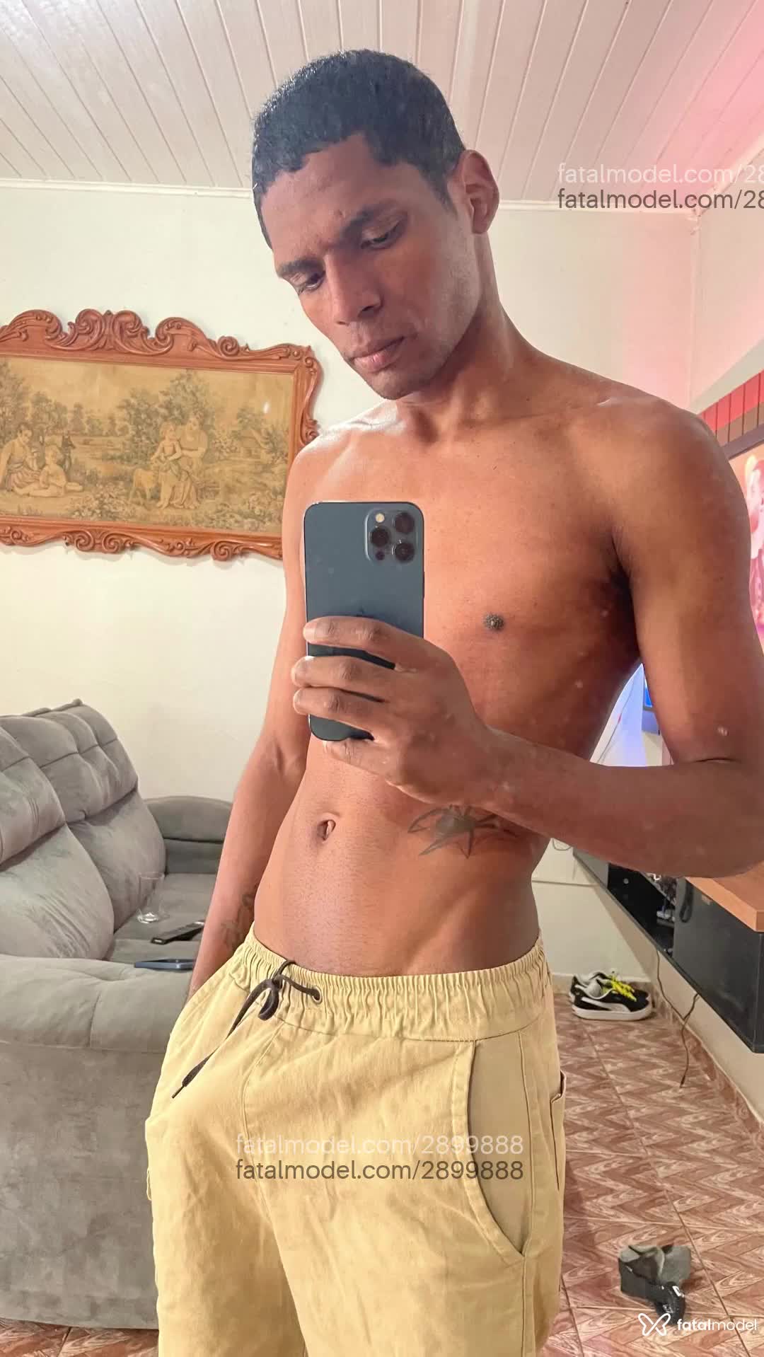 Acompanhante homem morena (o) de olhos castanhos em São Paulo - Black