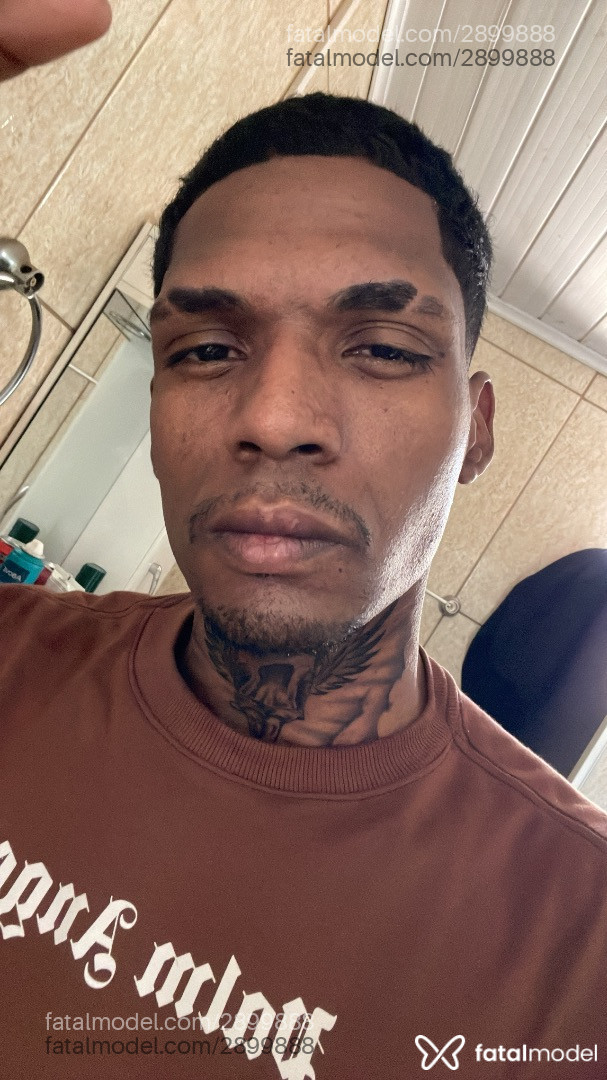 Acompanhante homem morena (o) de olhos castanhos em São Paulo - Black