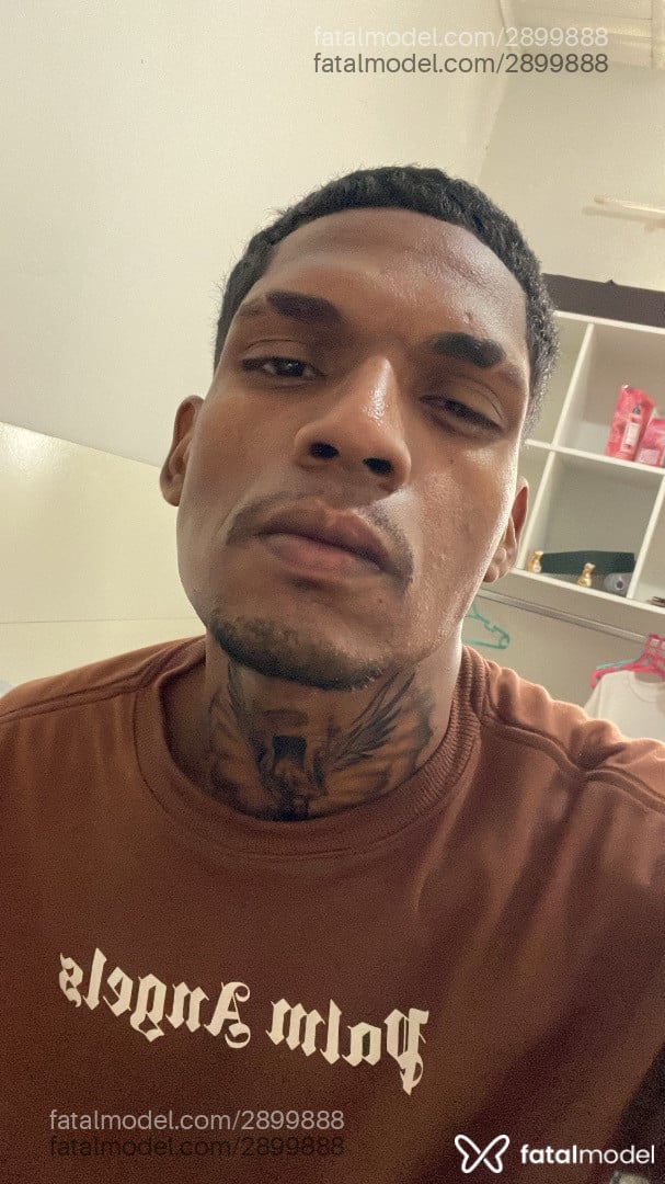 Acompanhante homem morena (o) de olhos castanhos em São Paulo - Black