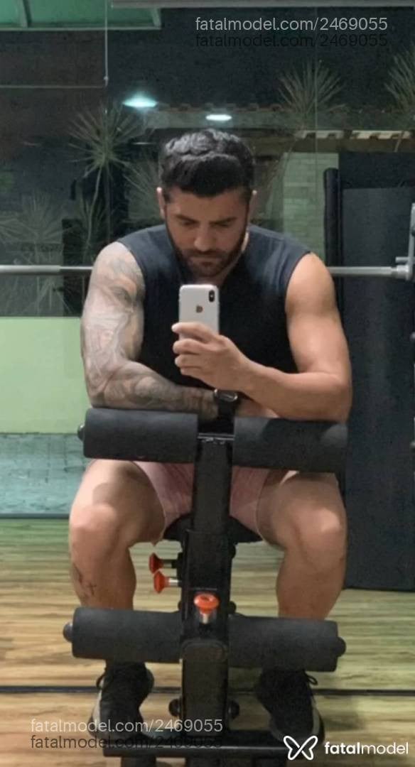 Acompanhante homem morena (o) de olhos mel em São Paulo Acompanhante homem morena (o) de olhos mel em São Paulo - Falcão
