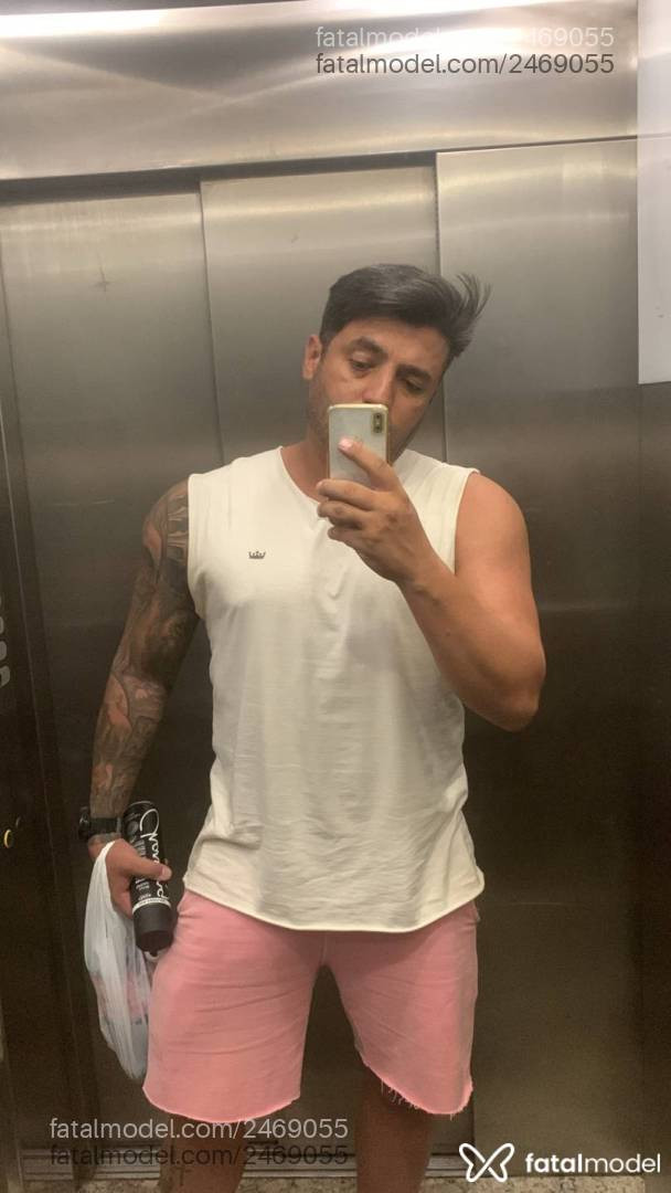 Acompanhante homem morena (o) de olhos mel em São Paulo Acompanhante homem morena (o) de olhos mel em São Paulo - Falcão