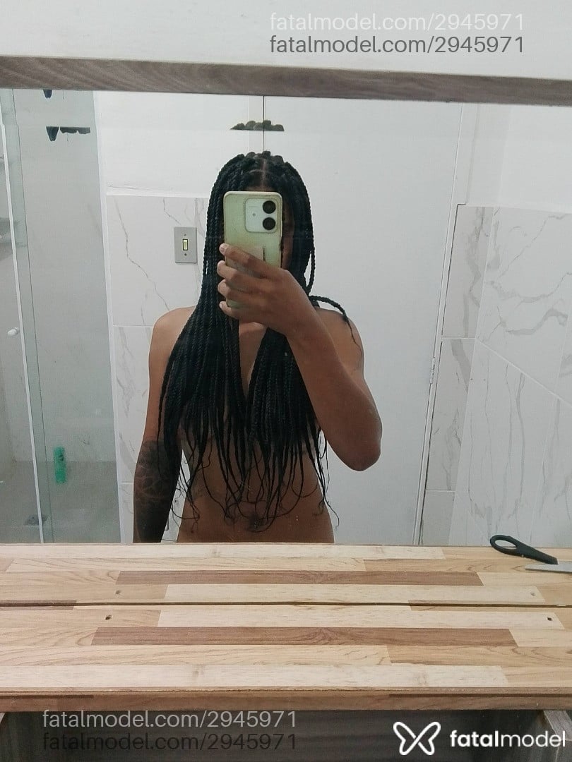 Acompanhante mulher com cabelo colorido de olhos pretos em Porto Alegre - ágata
