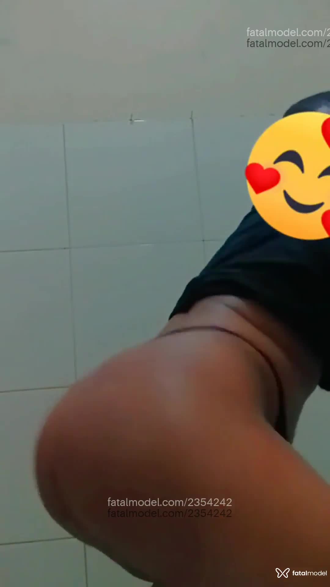Acompanhante mulher trans com cabelo colorido de olhos pretos em Goiânia - Edson dellabraganç