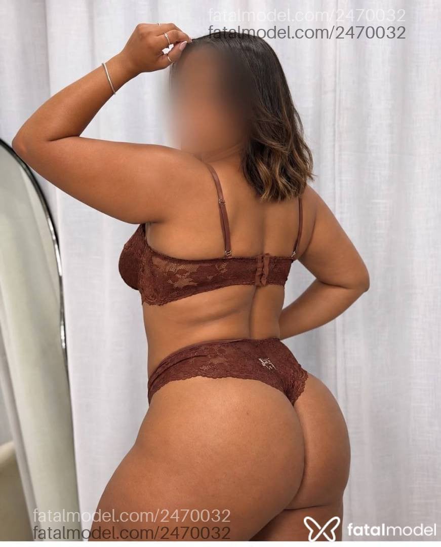 Acompanhante mulher loira (o) de olhos castanhos - Beatriz