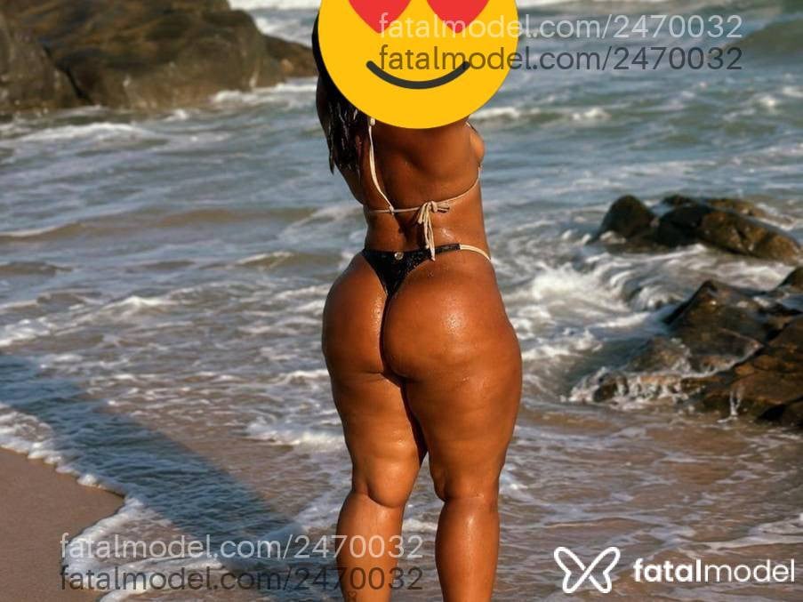Acompanhante mulher loira (o) de olhos castanhos - Beatriz