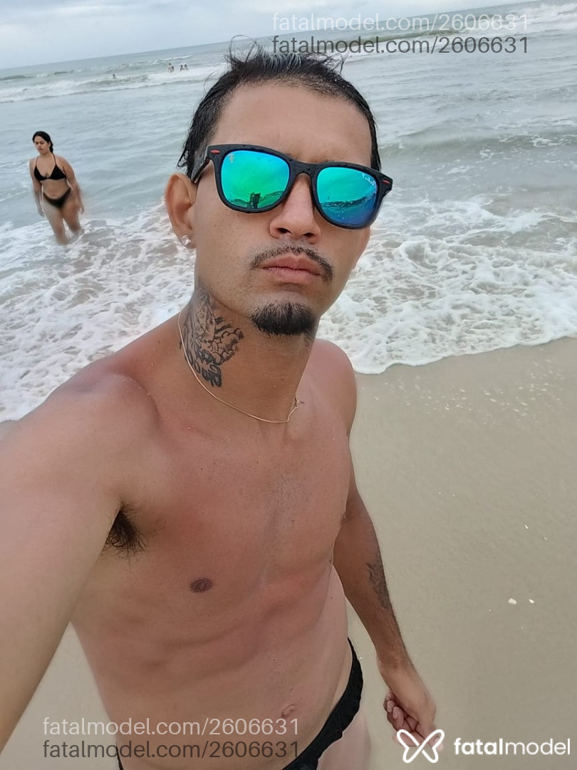 Acompanhante homem com cabelo castanho de olhos verdes em Porto Alegre - Ribeiro