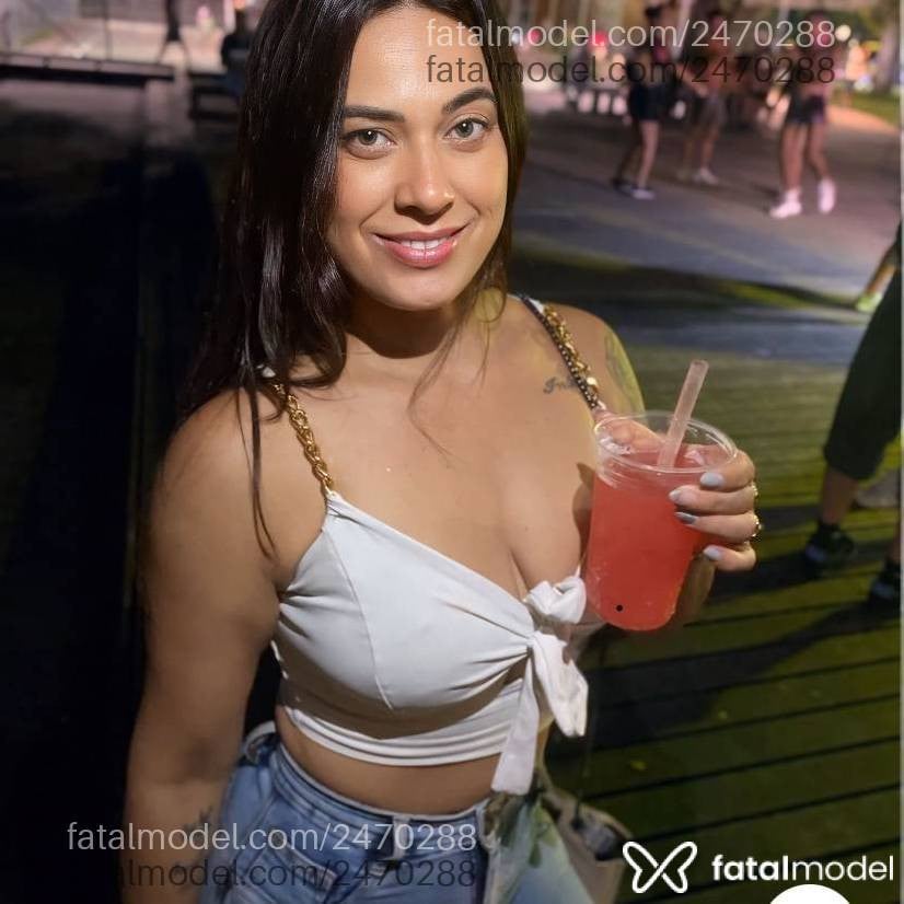Acompanhante mulher morena (o) de olhos verdes em Porto Alegre Acompanhante mulher morena (o) de olhos verdes em Porto Alegre - Nanda
