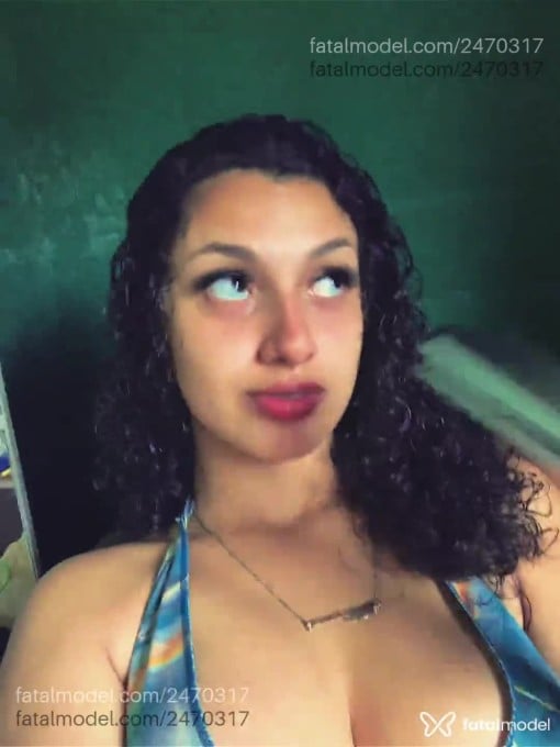 Acompanhante mulher com cabelo castanho de olhos castanhos em Curitiba - Bruna