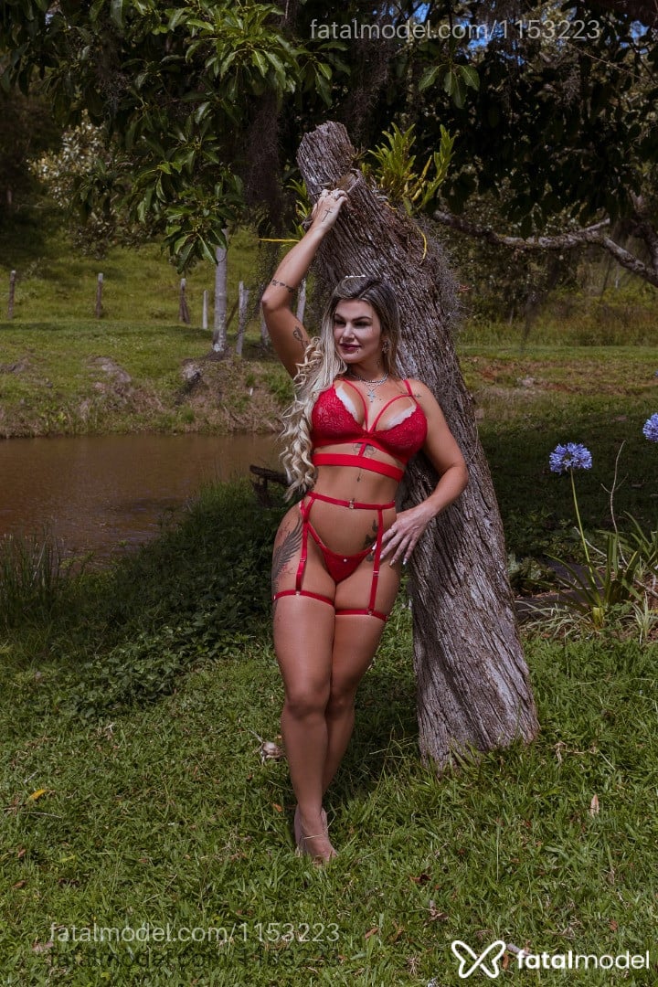 Acompanhante mulher loira (o) de olhos castanhos em São José Acompanhante mulher loira (o) de olhos castanhos em São José - Sthefany