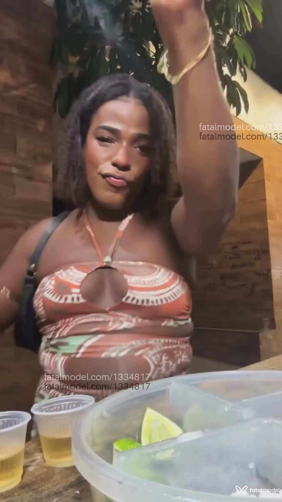 Acompanhante travesti com cabelo castanho de olhos pretos em Campos dos Goytacazes - Lyris