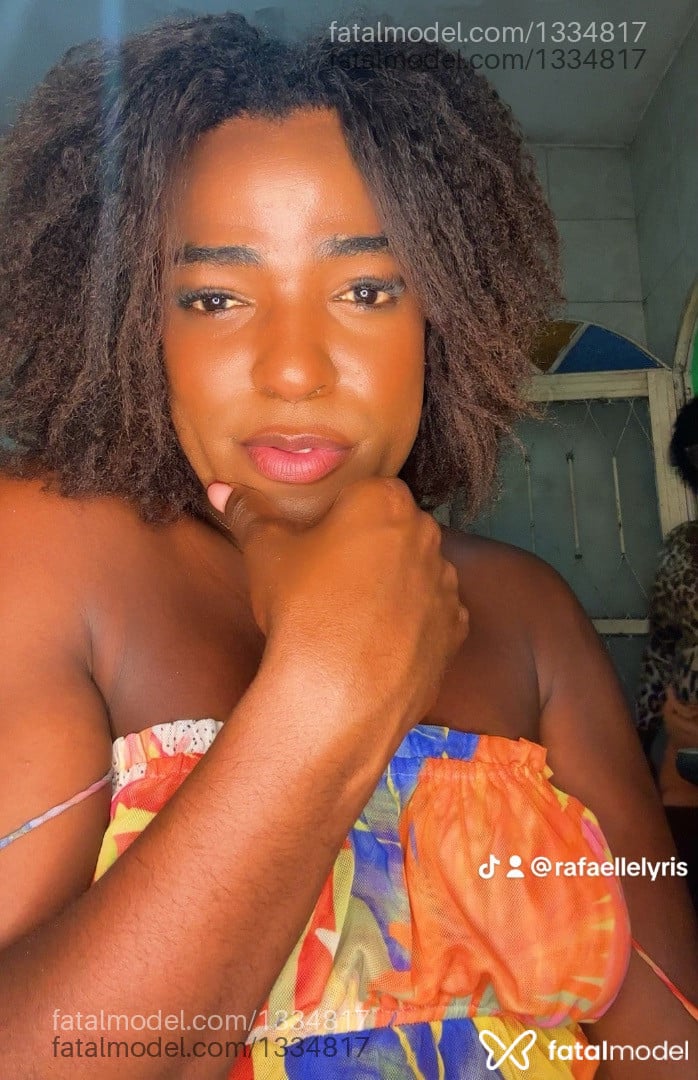 Acompanhante travesti com cabelo castanho de olhos pretos em Campos dos Goytacazes - Lyris