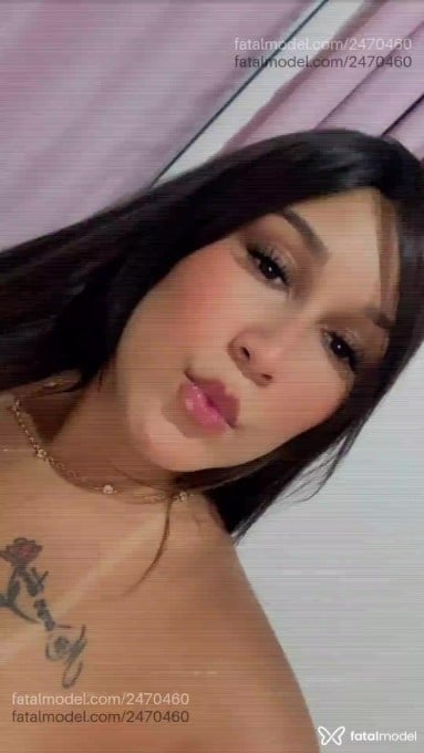 Acompanhante mulher com cabelo castanho de olhos pretos - Isadora