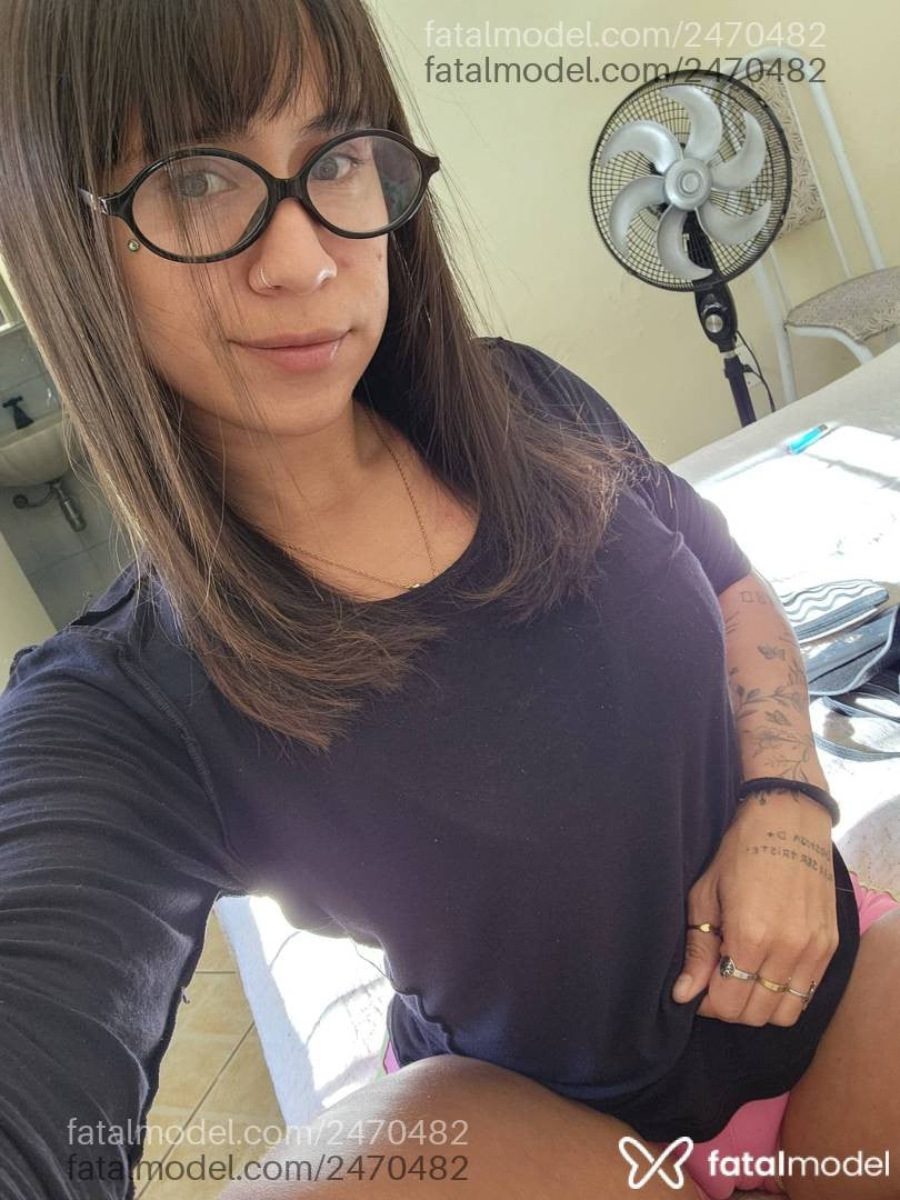 Acompanhante mulher com cabelo castanho de olhos castanhos em Volta Redonda - Chloe