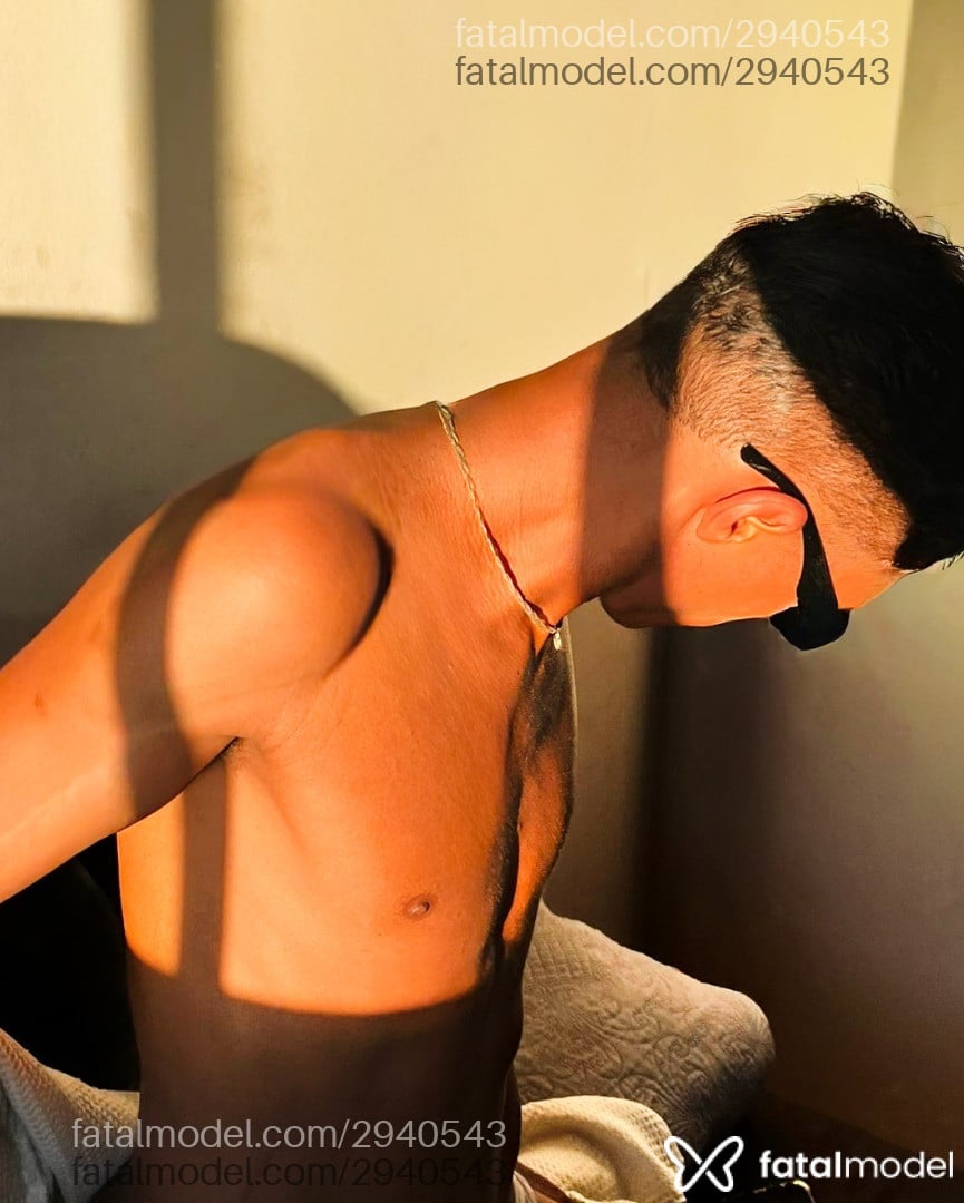 Acompanhante homem com cabelo castanho de olhos pretos em São Paulo Acompanhante homem com cabelo castanho de olhos pretos em São Paulo - Leonardo Sanches