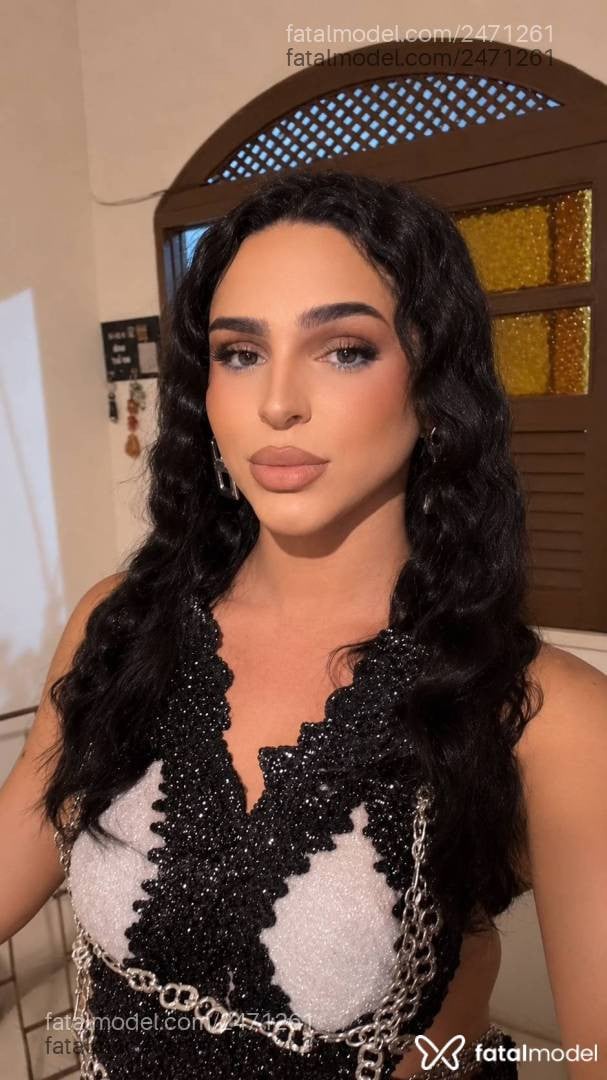 Acompanhante mulher trans morena (o) de olhos castanhos - Brenda