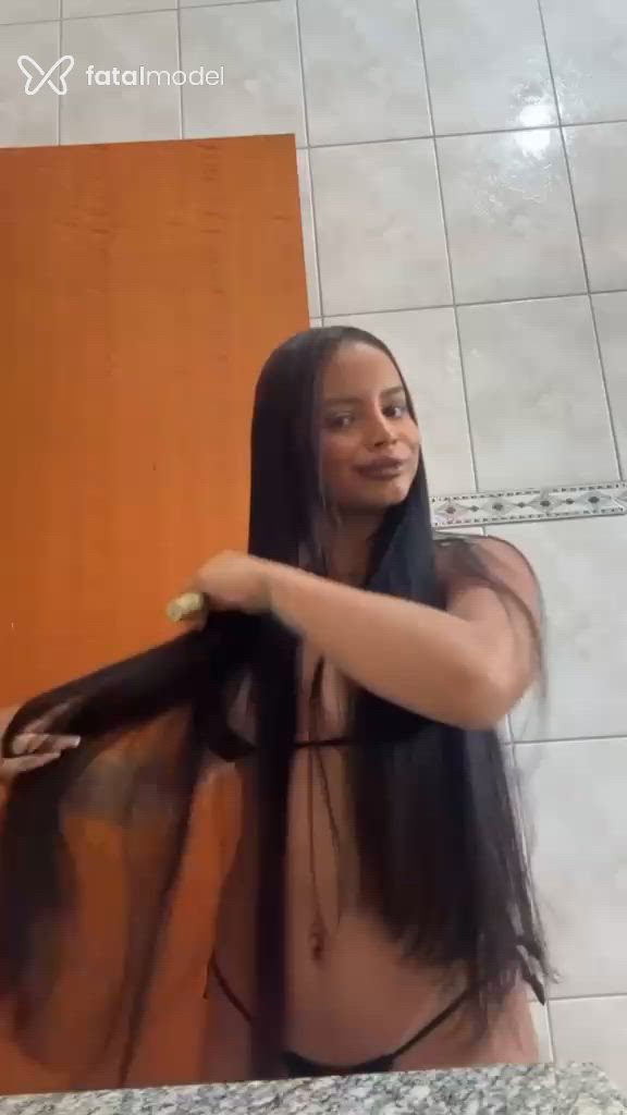 Acompanhante mulher morena (o) de olhos pretos - Maju
