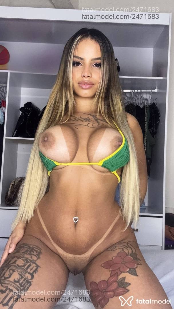 Acompanhante mulher morena (o) de olhos pretos - Malu