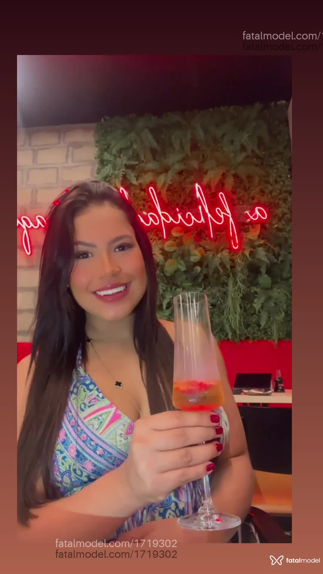 Acompanhante mulher morena (o) de olhos castanhos em Cascavel - Letícia Vitória