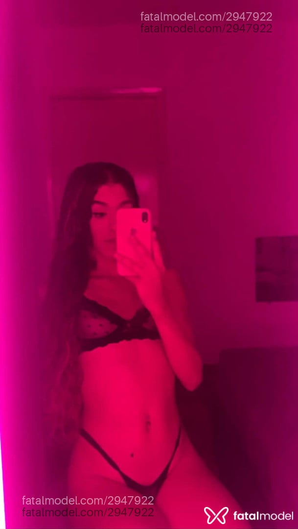 Acompanhante mulher trans com cabelo castanho de olhos castanhos em São José dos Campos - Vitória
