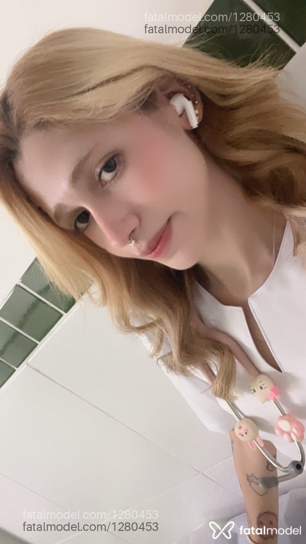 Acompanhante mulher trans loira (o) de olhos castanhos em Virtual - Sabrina Helil