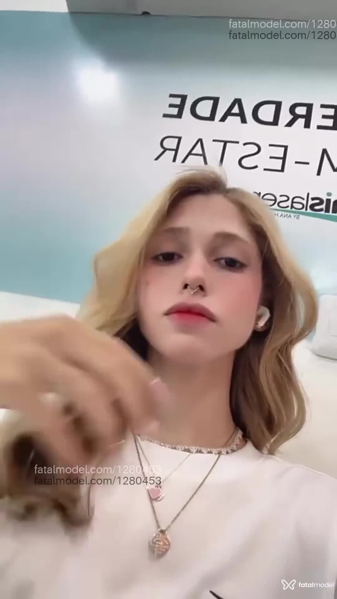 Acompanhante mulher trans loira (o) de olhos castanhos em Virtual - Sabrina Helil