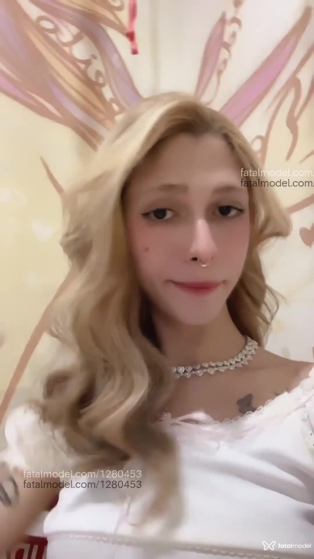 Acompanhante mulher trans loira (o) de olhos castanhos em Virtual - Sabrina Helil