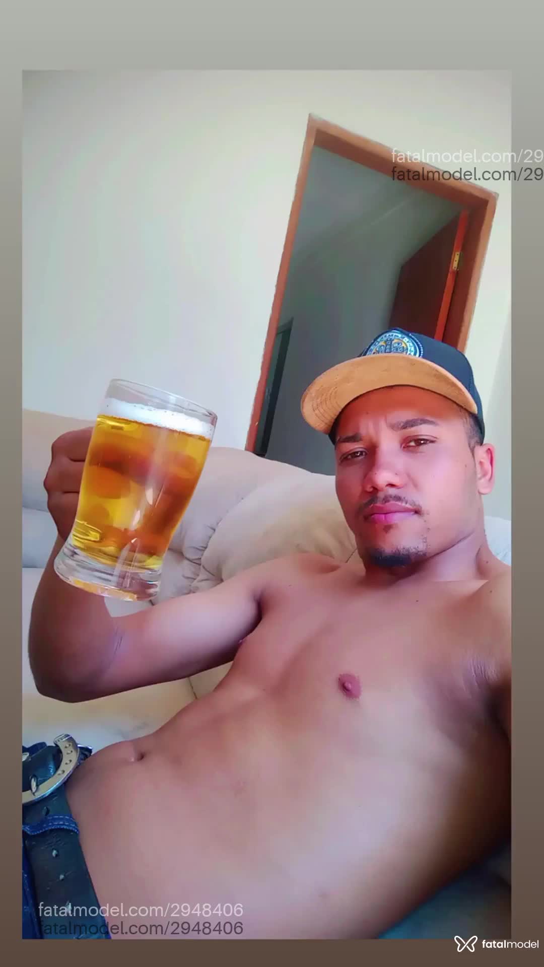 Acompanhante homem com cabelo castanho de olhos castanhos em Sumaré Acompanhante homem com cabelo castanho de olhos castanhos em Sumaré - Nerii