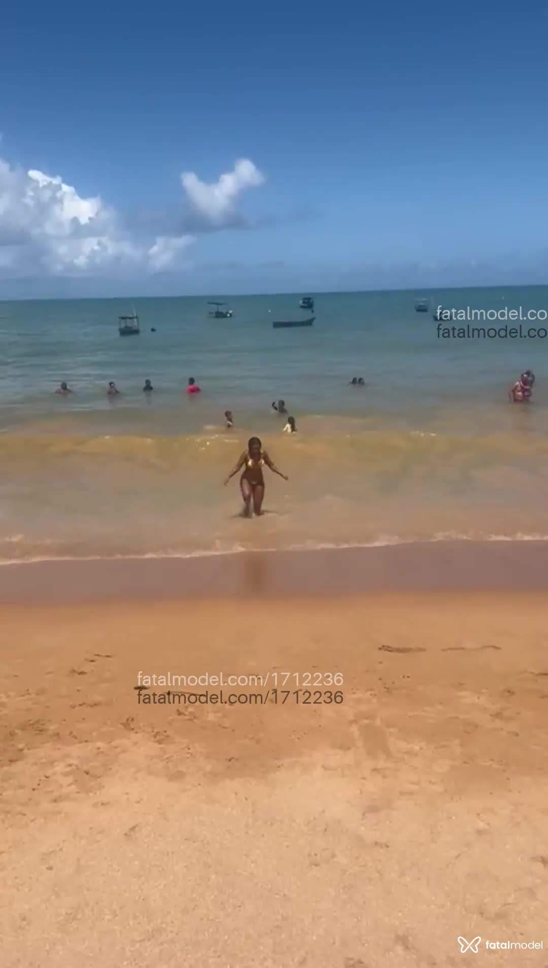 Acompanhante mulher com cabelo castanho de olhos mel em Serra Acompanhante mulher com cabelo castanho de olhos mel em Serra - Camila