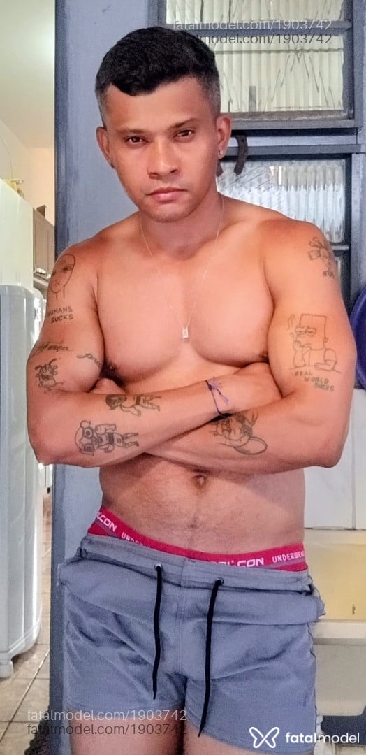 Acompanhante homem morena (o) de olhos pretos - Lucas Silva Acompanhante homem morena (o) de olhos pretos - Lucas Silva