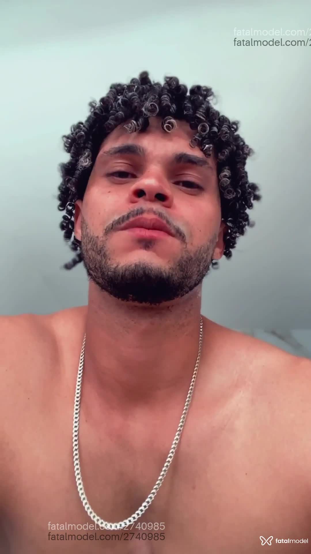 Acompanhante homem morena (o) de olhos castanhos em Virtual Acompanhante homem morena (o) de olhos castanhos em Virtual - Dom Dom