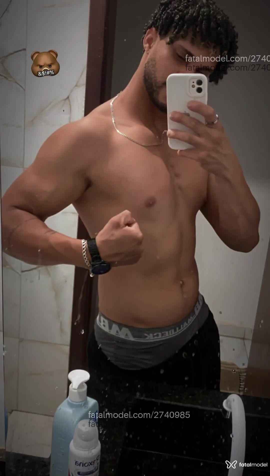 Acompanhante homem morena (o) de olhos castanhos em Virtual Acompanhante homem morena (o) de olhos castanhos em Virtual - Dom Dom