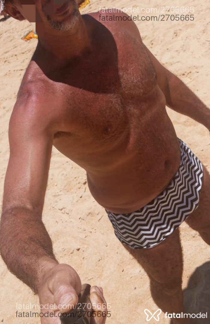 Acompanhante homem com cabelo castanho de olhos castanhos - Gregorio Acompanhante homem com cabelo castanho de olhos castanhos - Gregorio