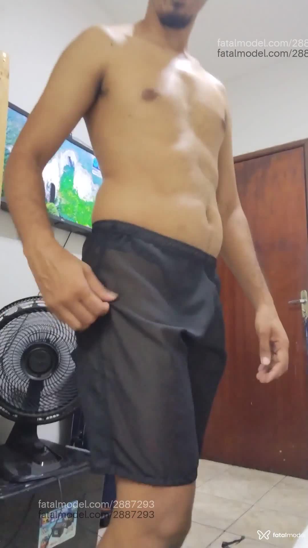 Acompanhante homem sem cabelo de olhos pretos em Virtual Acompanhante homem sem cabelo de olhos pretos em Virtual - Chocolatepreto