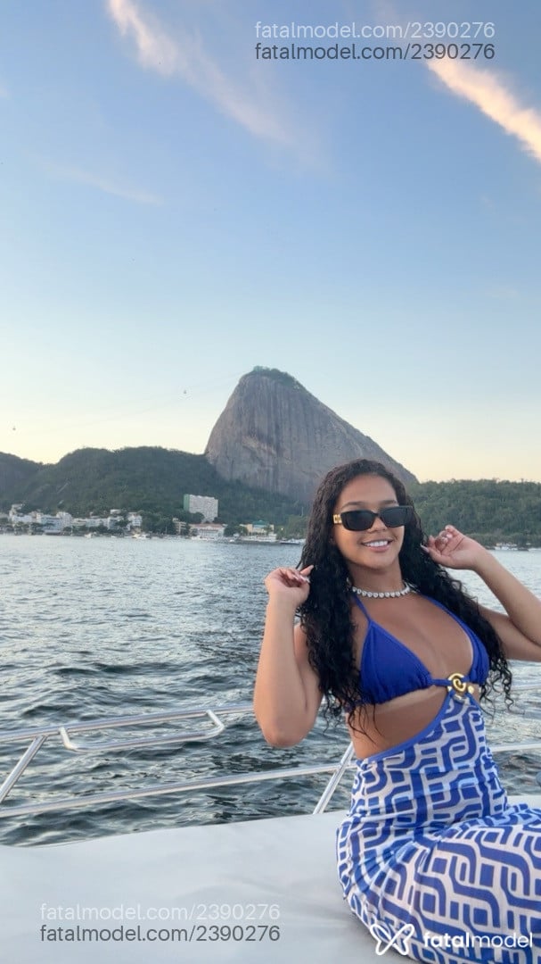 Acompanhante mulher com cabelo castanho de olhos castanhos em Rio de Janeiro - Alinne