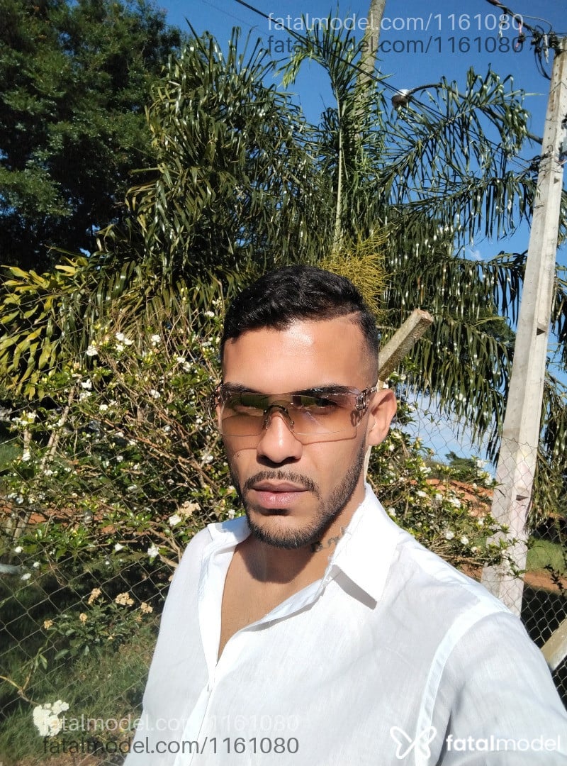 Acompanhante homem com cabelo castanho de olhos castanhos em Ribeirão Preto Acompanhante homem com cabelo castanho de olhos castanhos em Ribeirão Preto - Gabriel Santos