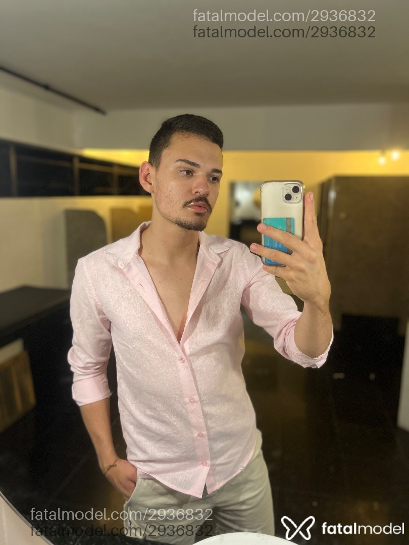 Acompanhante homem com cabelo castanho de olhos castanhos em Balneário Camboriú - Matheus