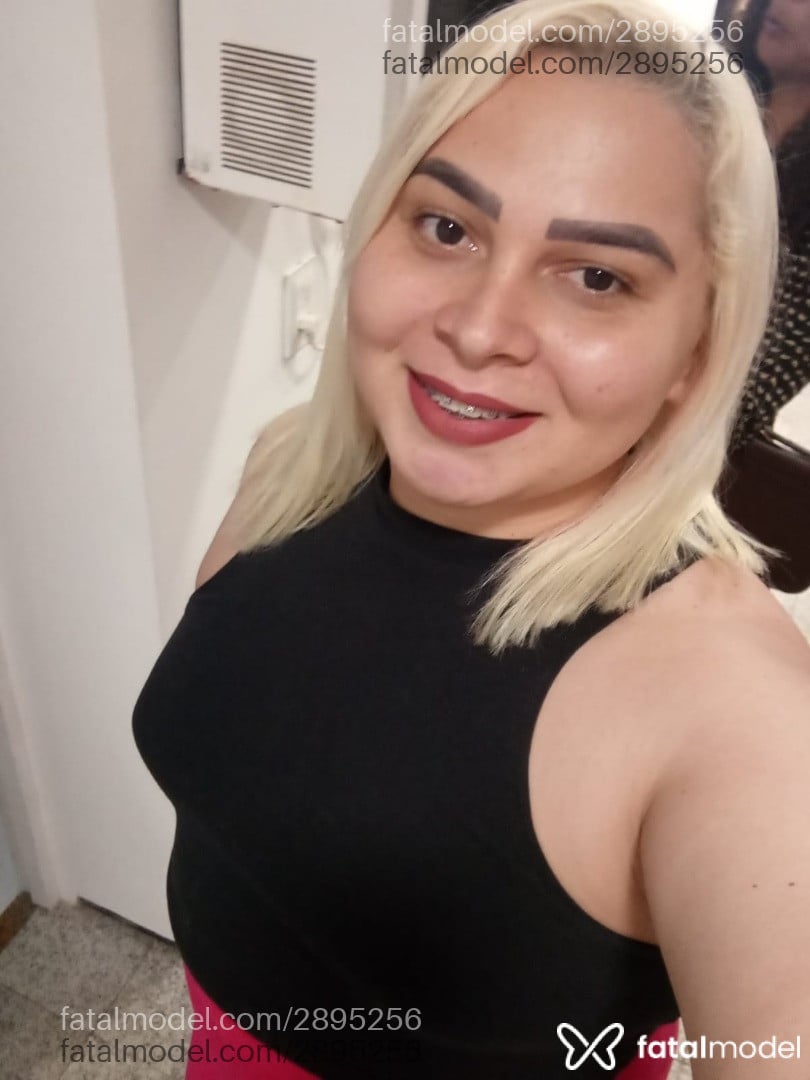 Acompanhante mulher trans loira (o) de olhos castanhos em Fortaleza Acompanhante mulher trans loira (o) de olhos castanhos em Fortaleza - Sam Oliver