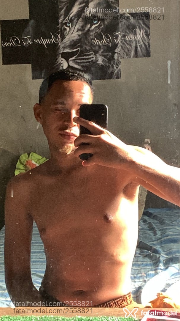 Acompanhante homem morena (o) de olhos castanhos em São João da Barra - Heverton