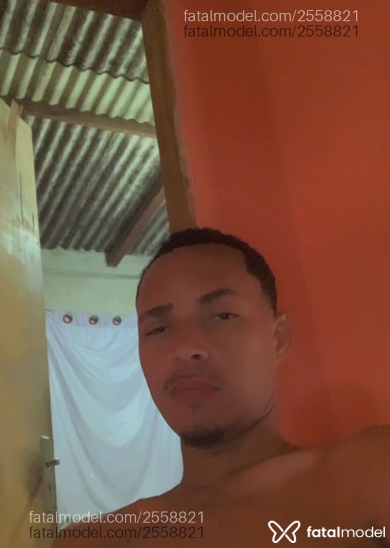 Acompanhante homem morena (o) de olhos castanhos em São João da Barra - Heverton