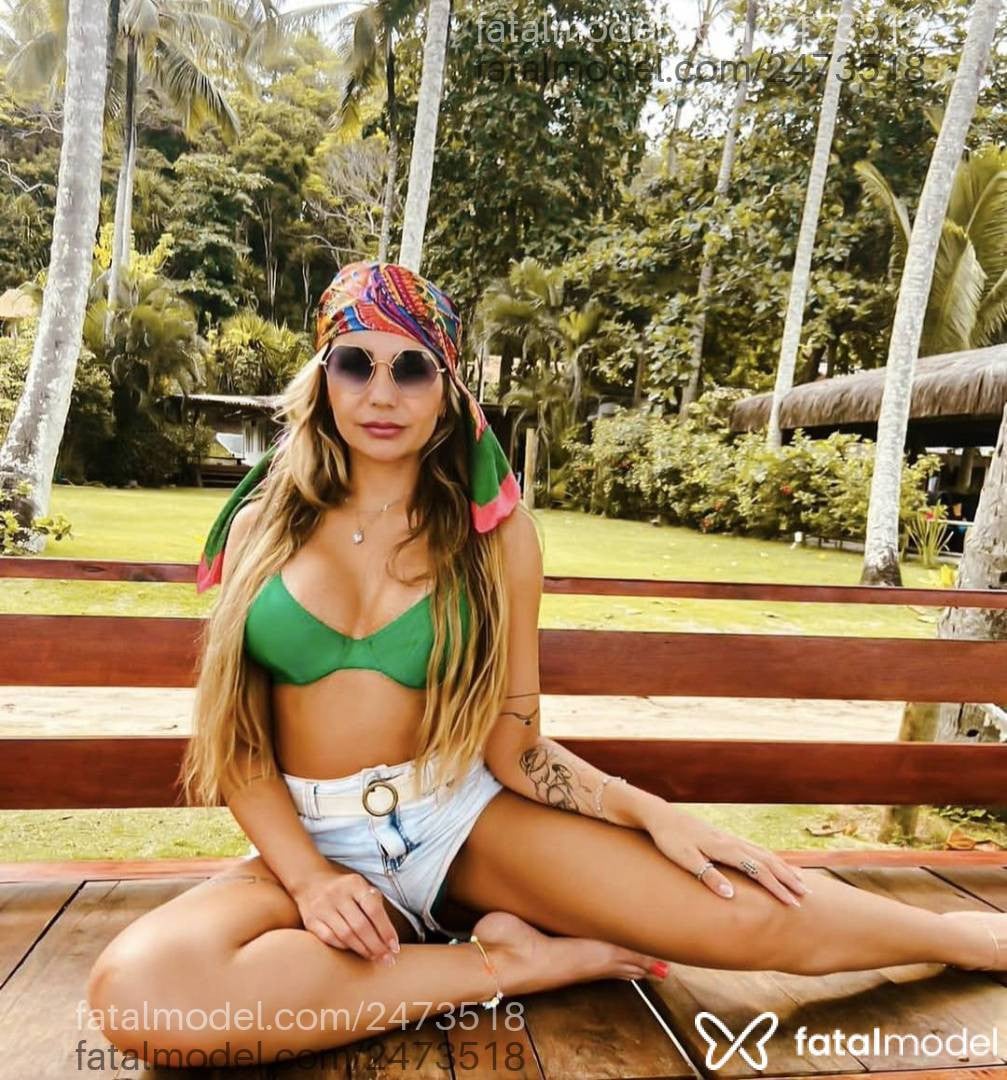 Acompanhante mulher loira (o) de olhos castanhos - Ayla Borges
