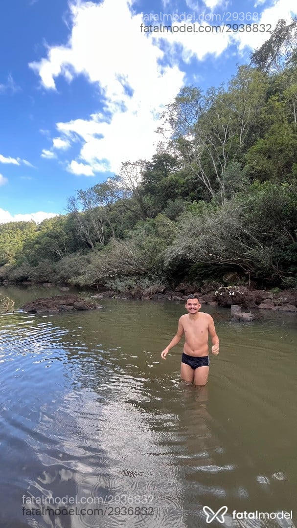 Acompanhante homem com cabelo castanho de olhos castanhos em Balneário Camboriú - Matheus