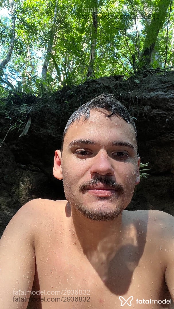 Acompanhante homem com cabelo castanho de olhos castanhos em Balneário Camboriú - Matheus