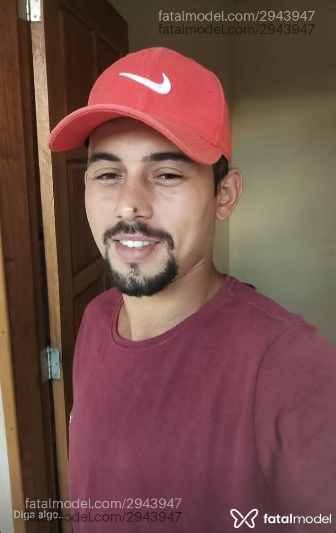 Acompanhante homem com cabelo castanho de olhos castanhos em Sorriso - Bruno