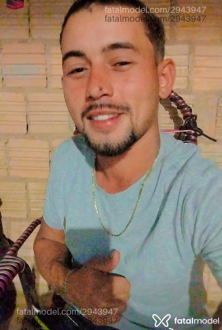 Acompanhante homem com cabelo castanho de olhos castanhos em Sorriso - Bruno