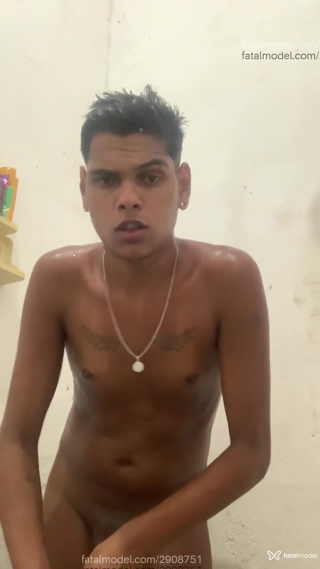 Acompanhante homem morena (o) de olhos pretos em Virtual - Eloah