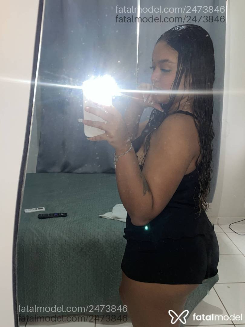 Acompanhante mulher morena (o) de olhos pretos - Lara Souza